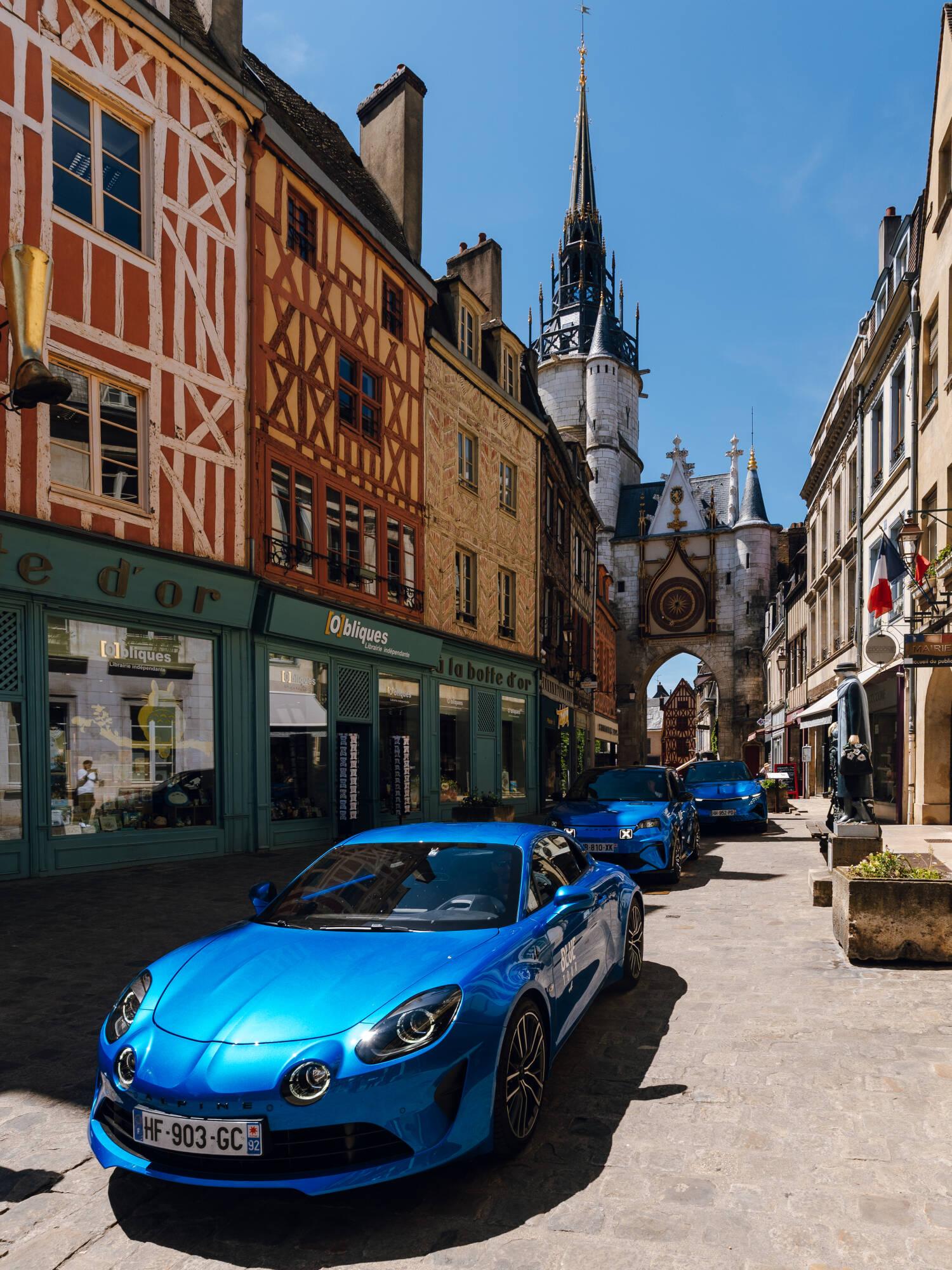 destinations du alpine blue tour 2026, pour essayer des voitures de luxe en France