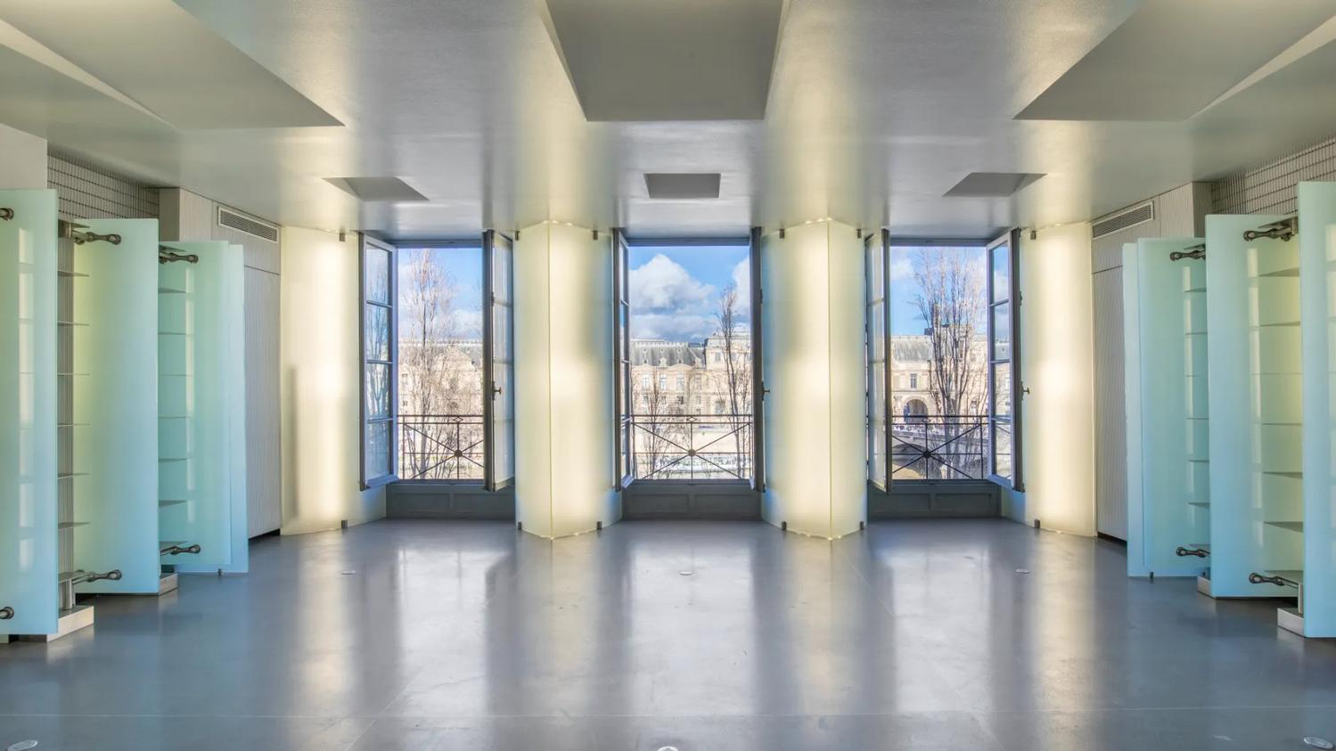 L'incroyable appartement parisien de Karl Lagerfeld mis aux enchères.