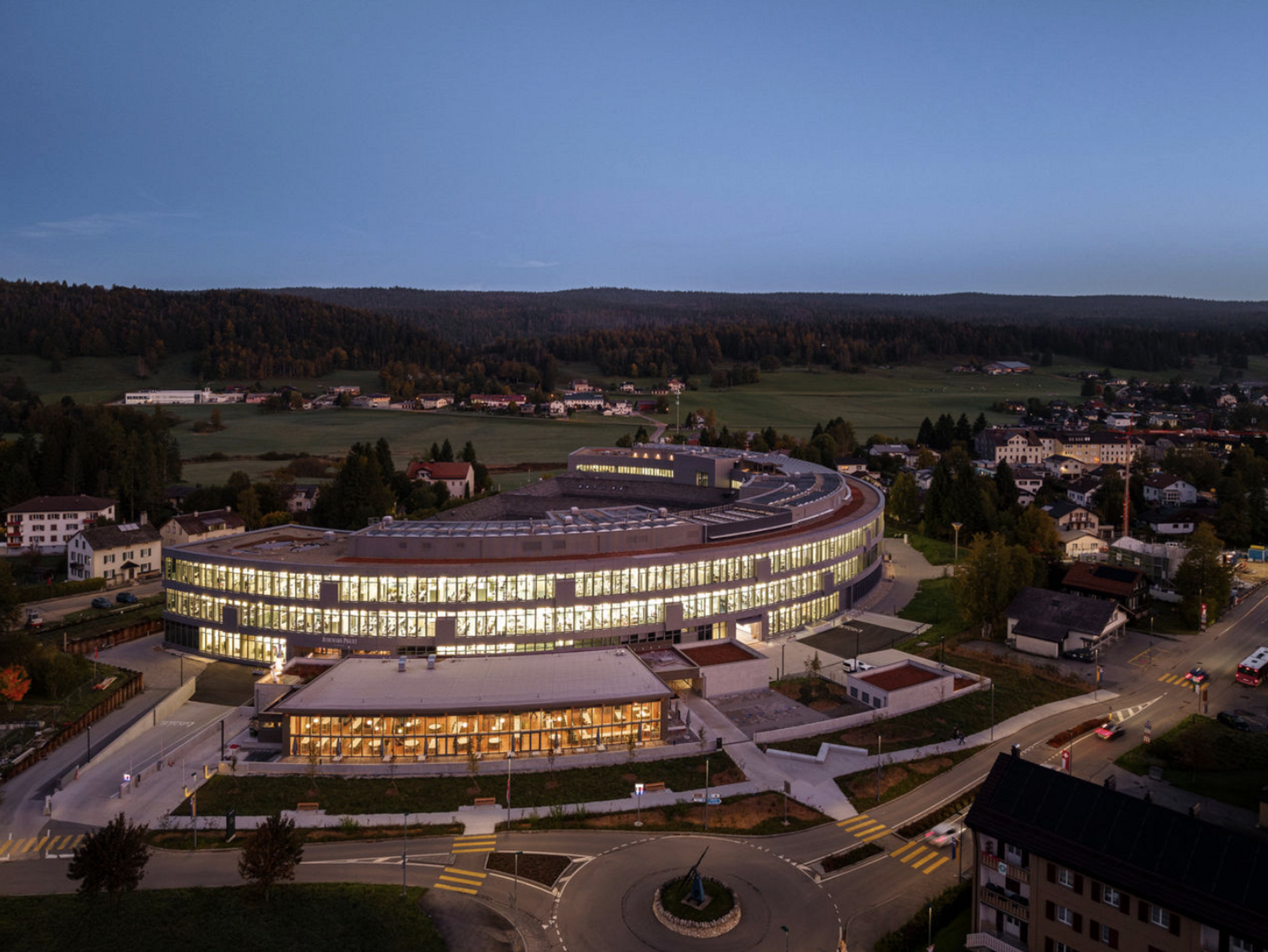 la nouvelle manufacture de la marque de montres de luxe audemars piguet, au brassus