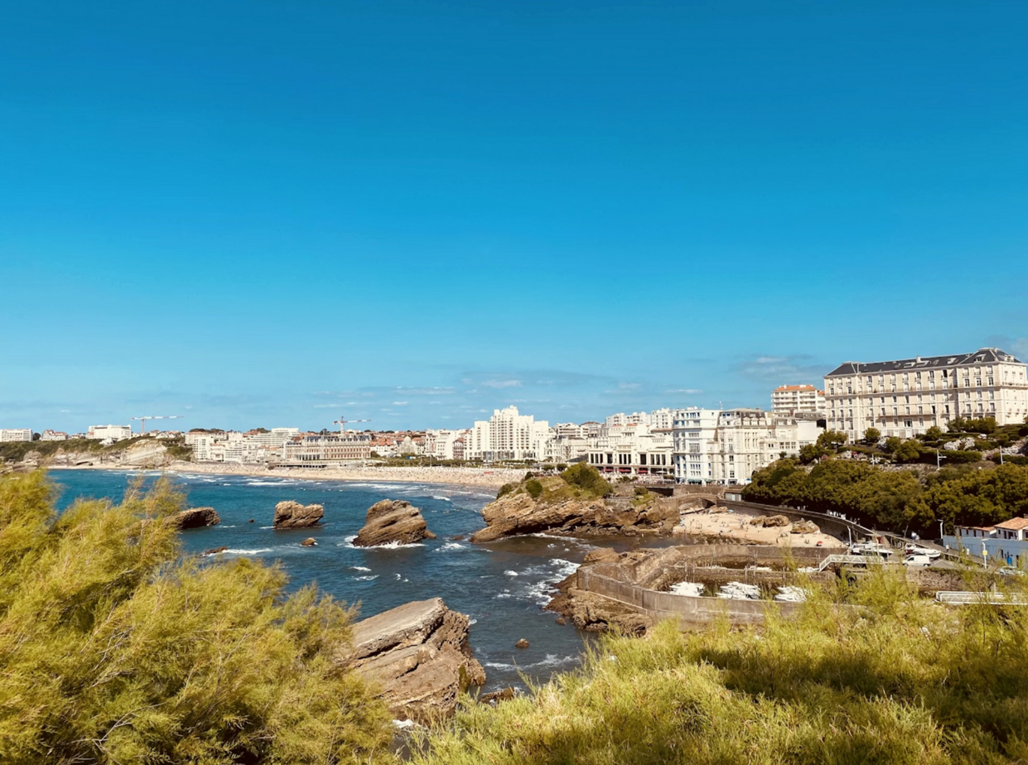 projection du défilé de mode chanel le 28 avril à Biarritz