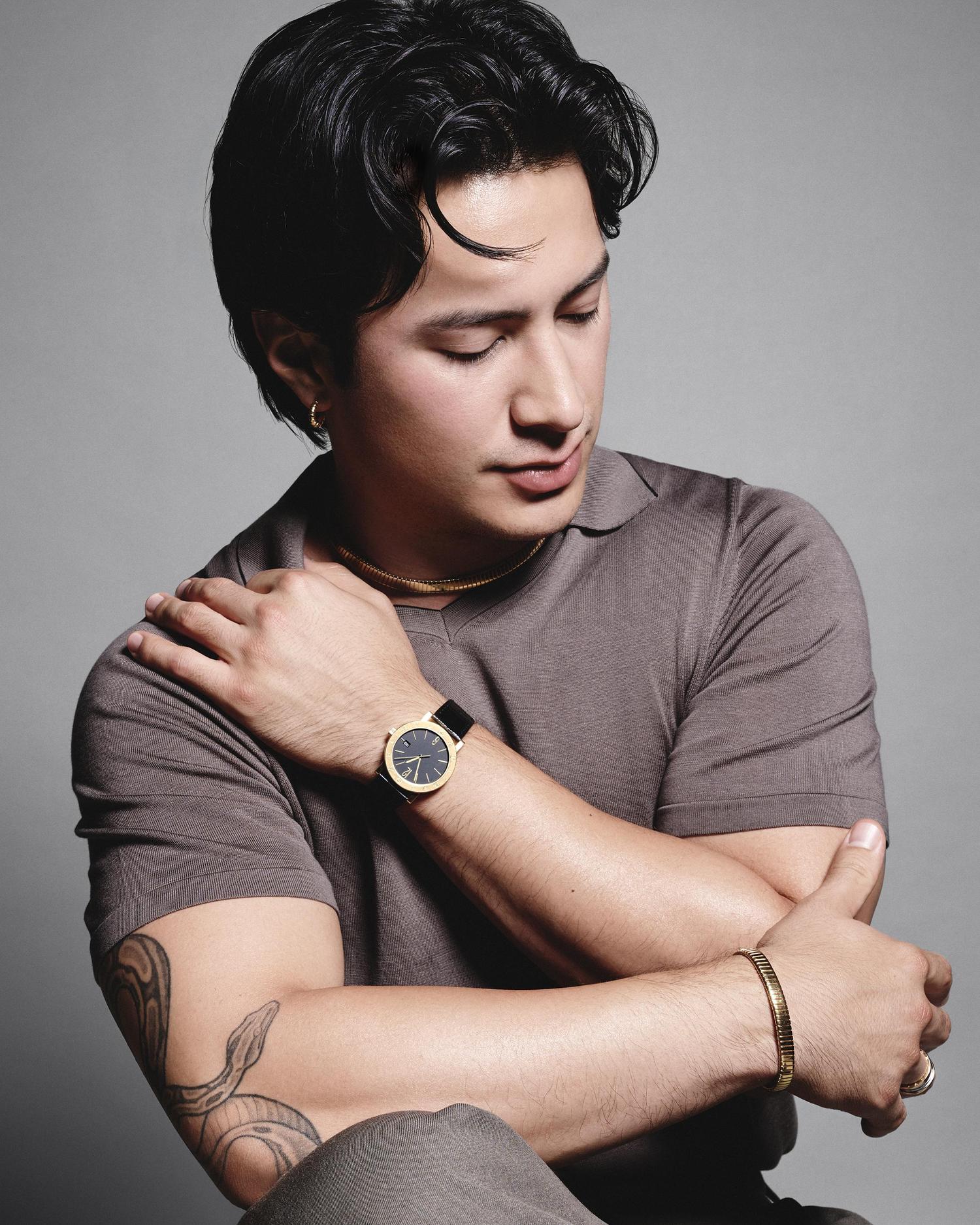l'acteur de heated rivalry, hudson williams, est le nouvel ambassadeur de la marque de luxe bvlgari