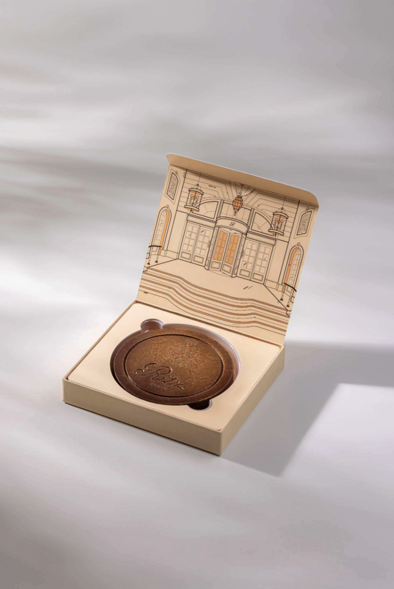le camée en chocolat du Ritz Paris, une idée de cadeau de luxe à moins de 50 euros