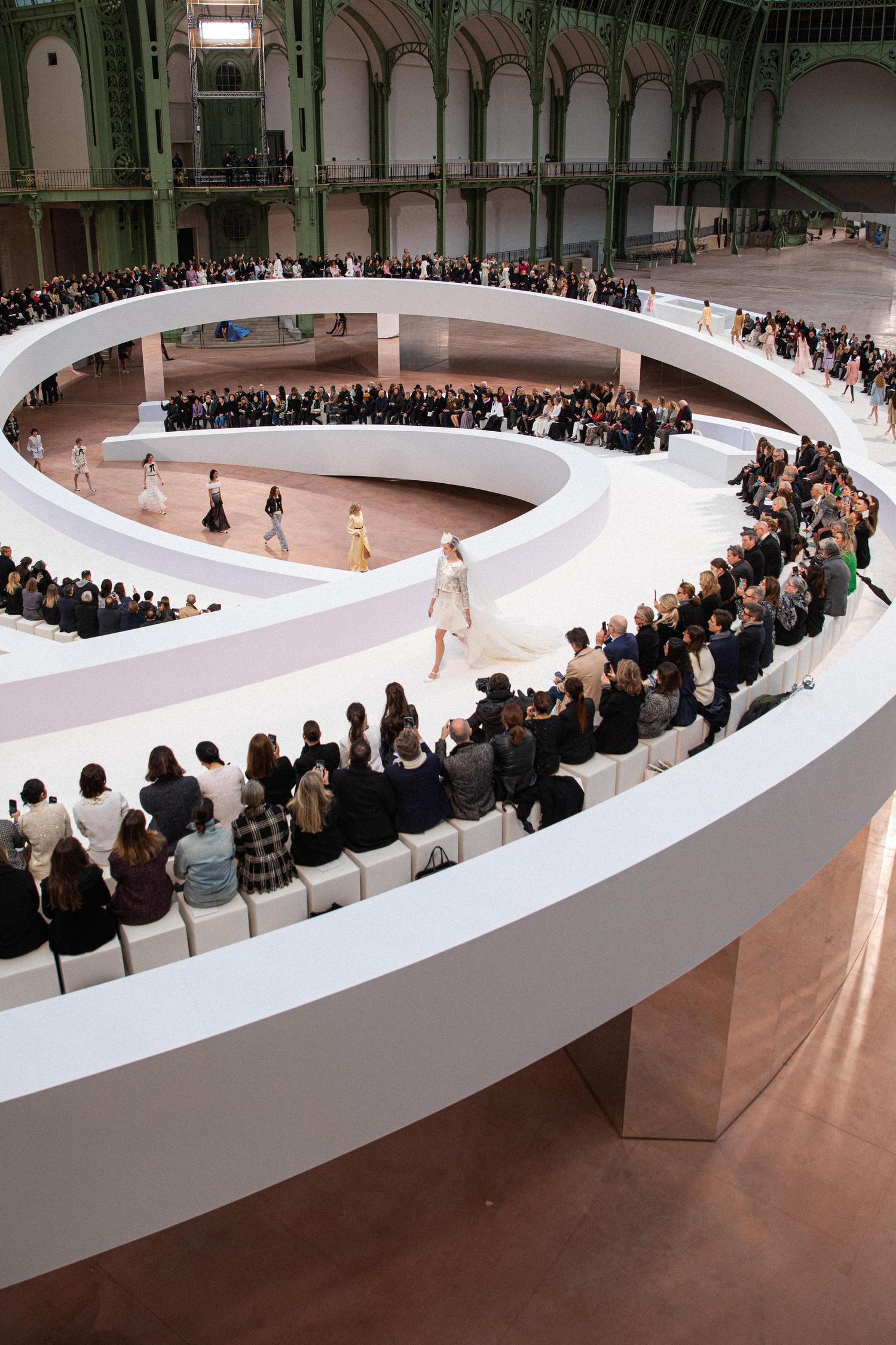 nouveau livre de mode chanel défilés