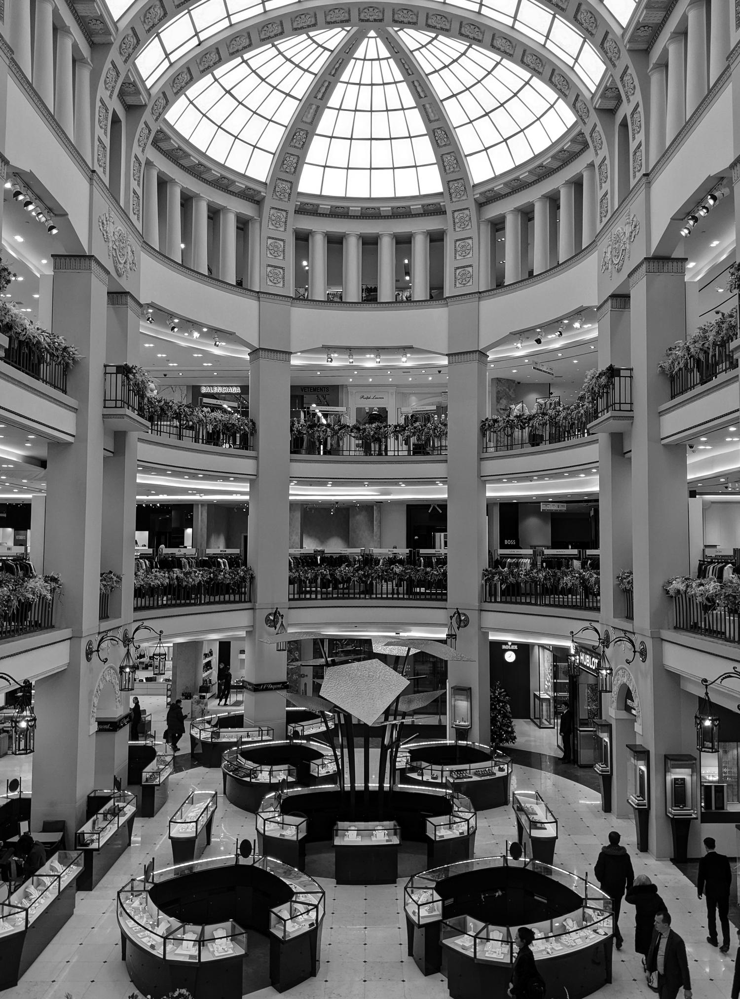 consommateur américain luxe rapport saks
