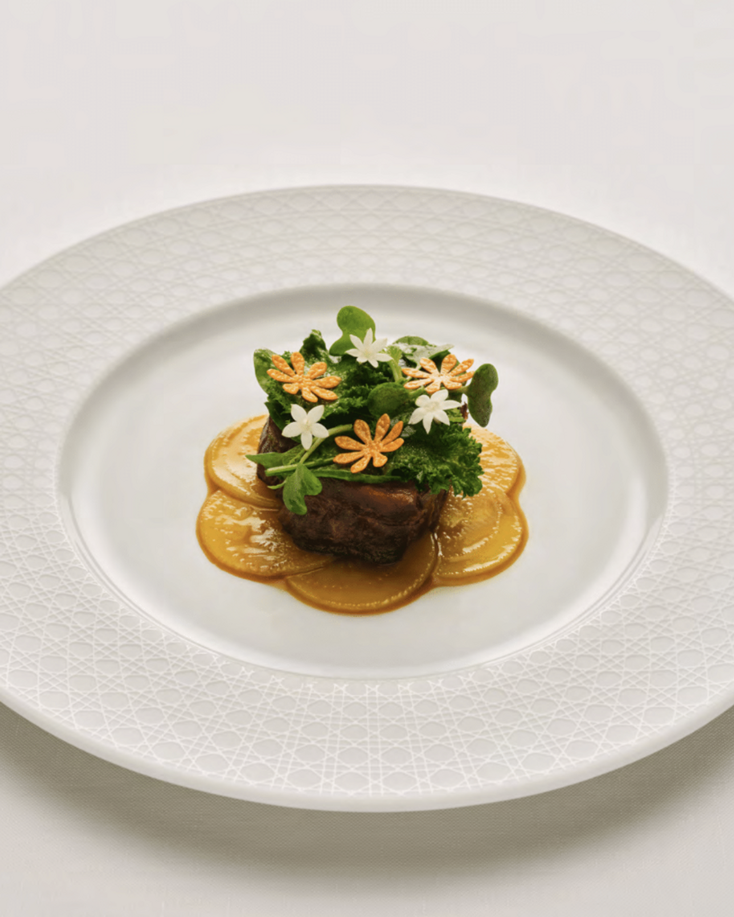 assiette dans le nouveau restaurant Monsieur Dior de Milan