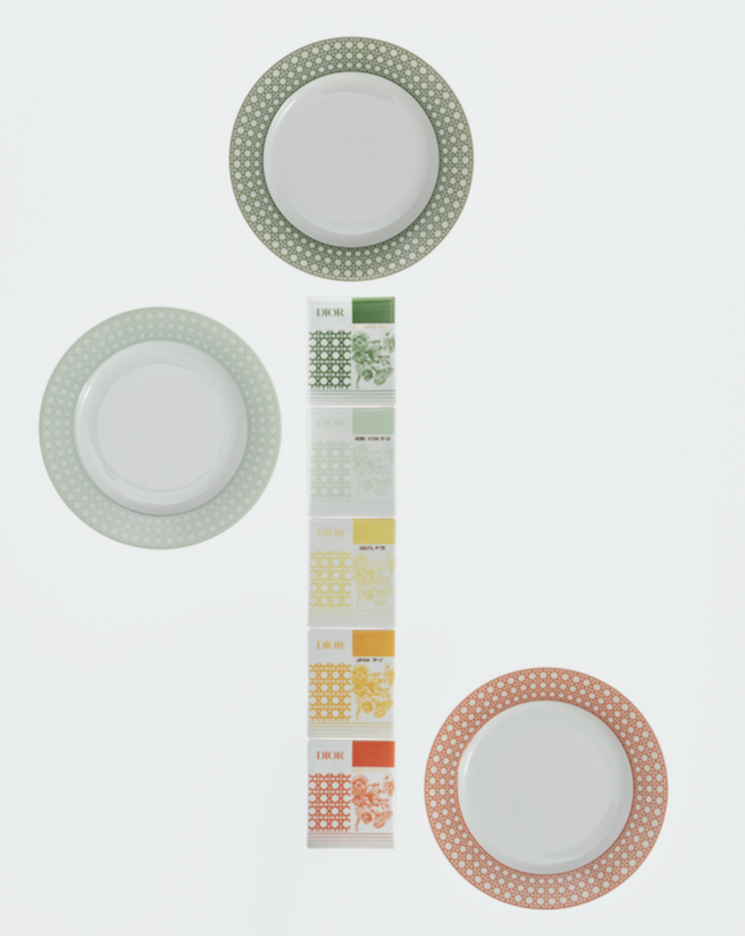 assiettes cannage porcelaine dior