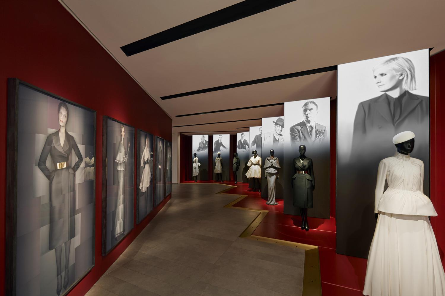 dior exposition mode et luxe paris noel 2023