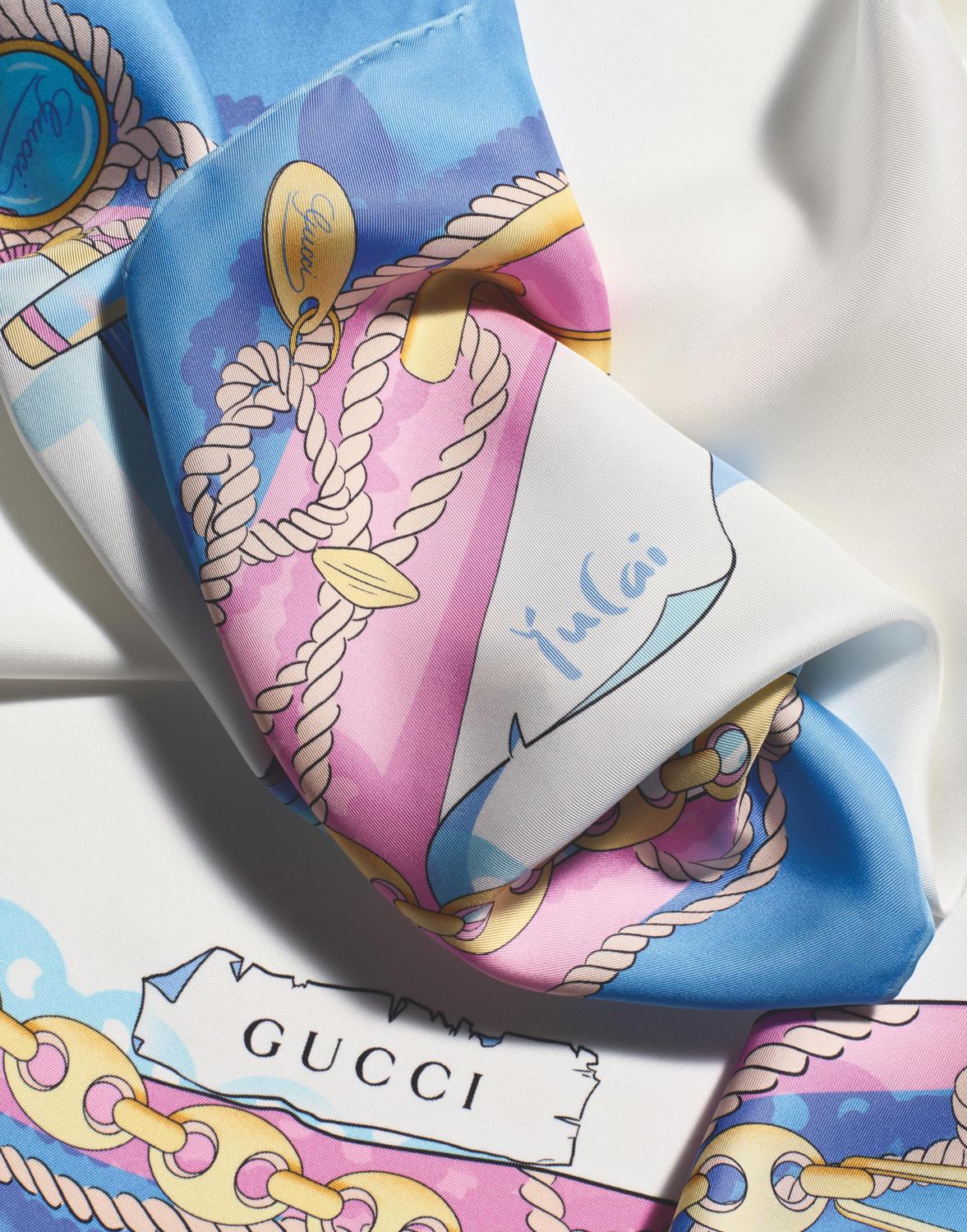 foulars gucci livre de mode 2025