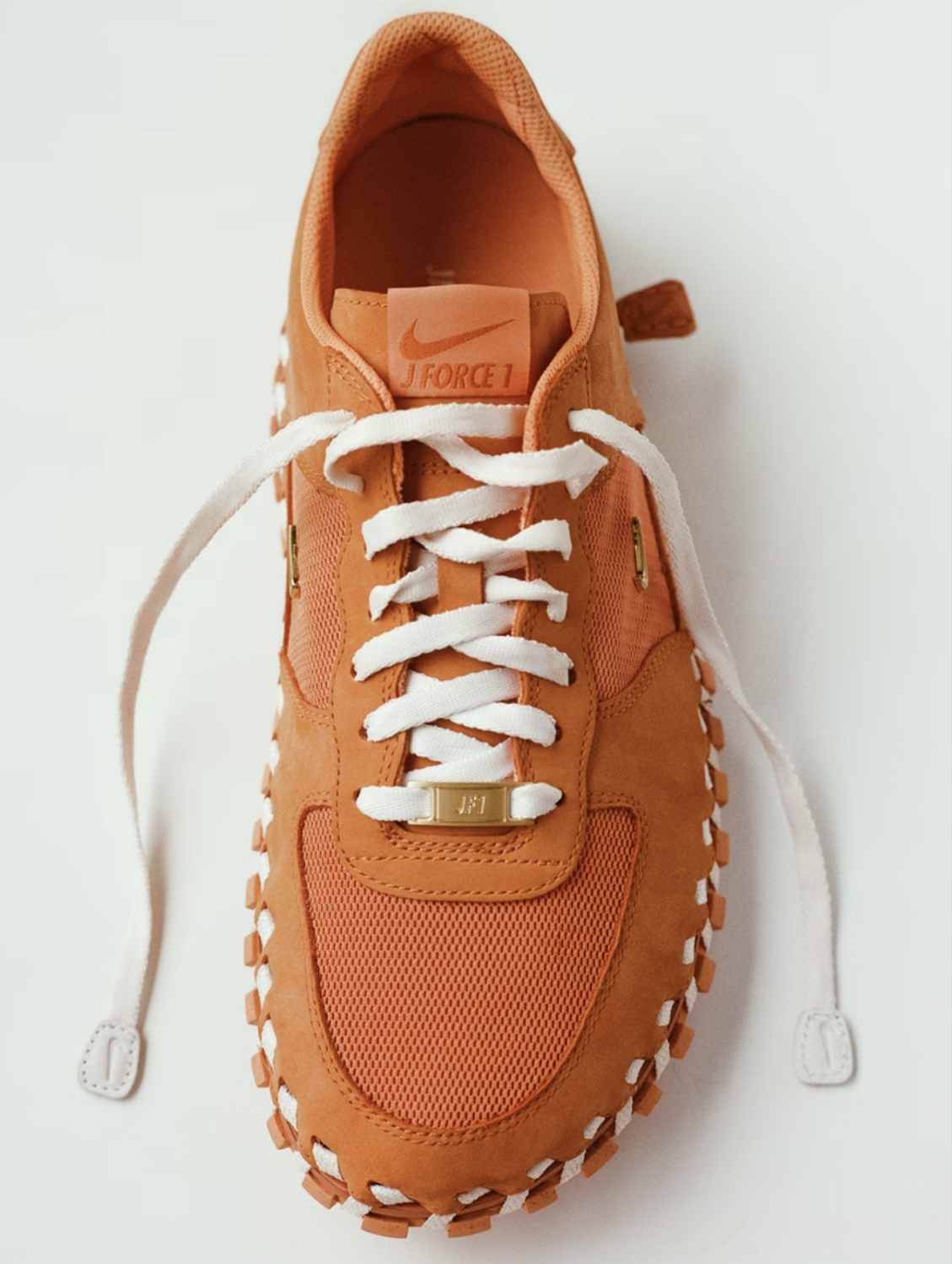 jacquemus drop orange nike