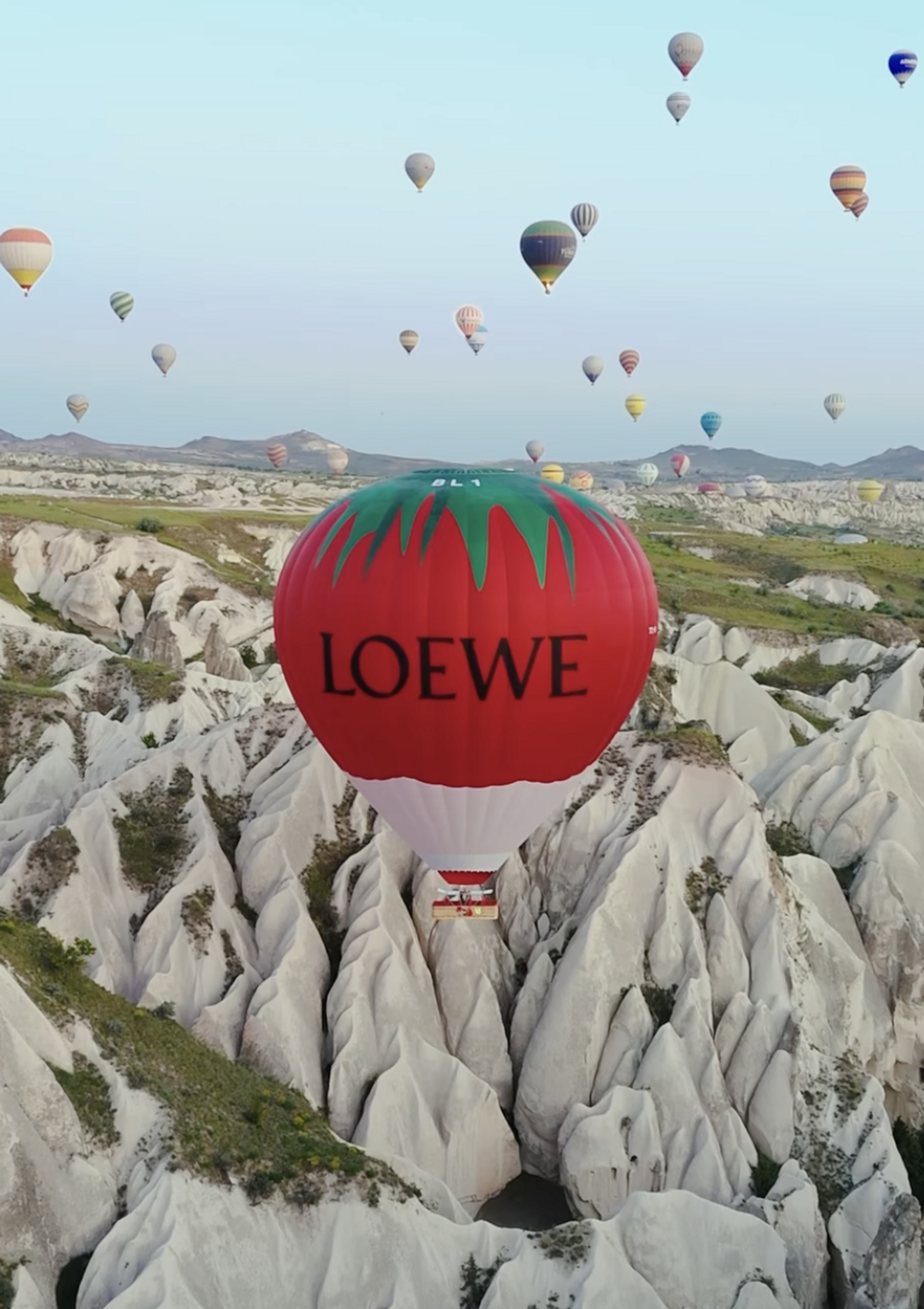 loewe tomato ballon gonflable