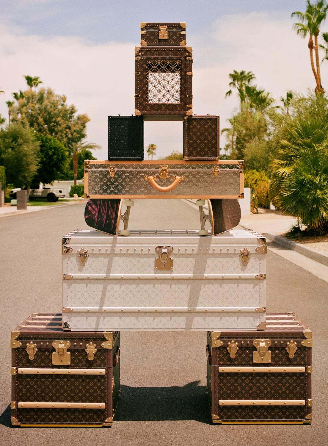 Malle Louis Vuitton monogram faite pour le rangement d'outillage automobile