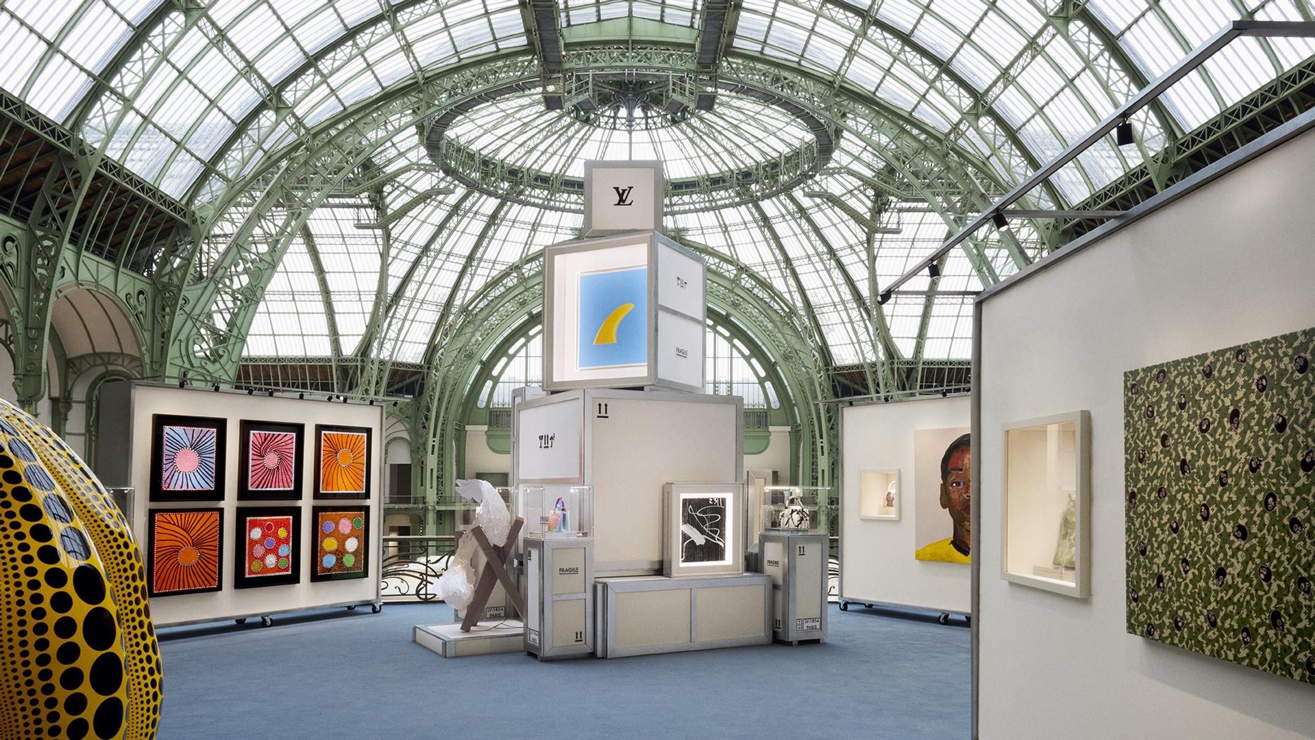 nouvelle exposition sur les sacs de luxe capucines de louis vuitton art basel paris
