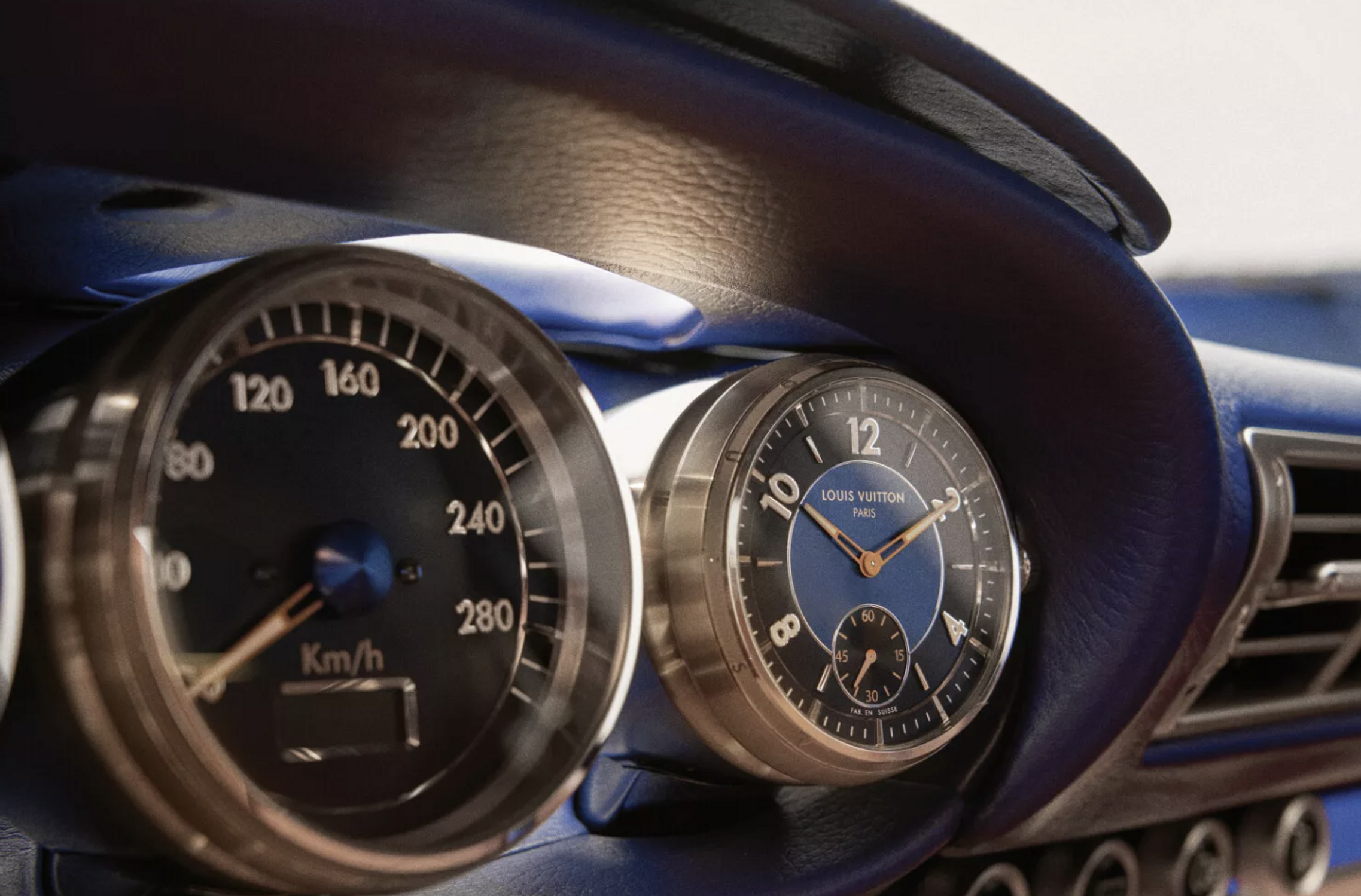voiture de luxe porsche avec design et horlogerie louis vuitton, citation de jean arnault