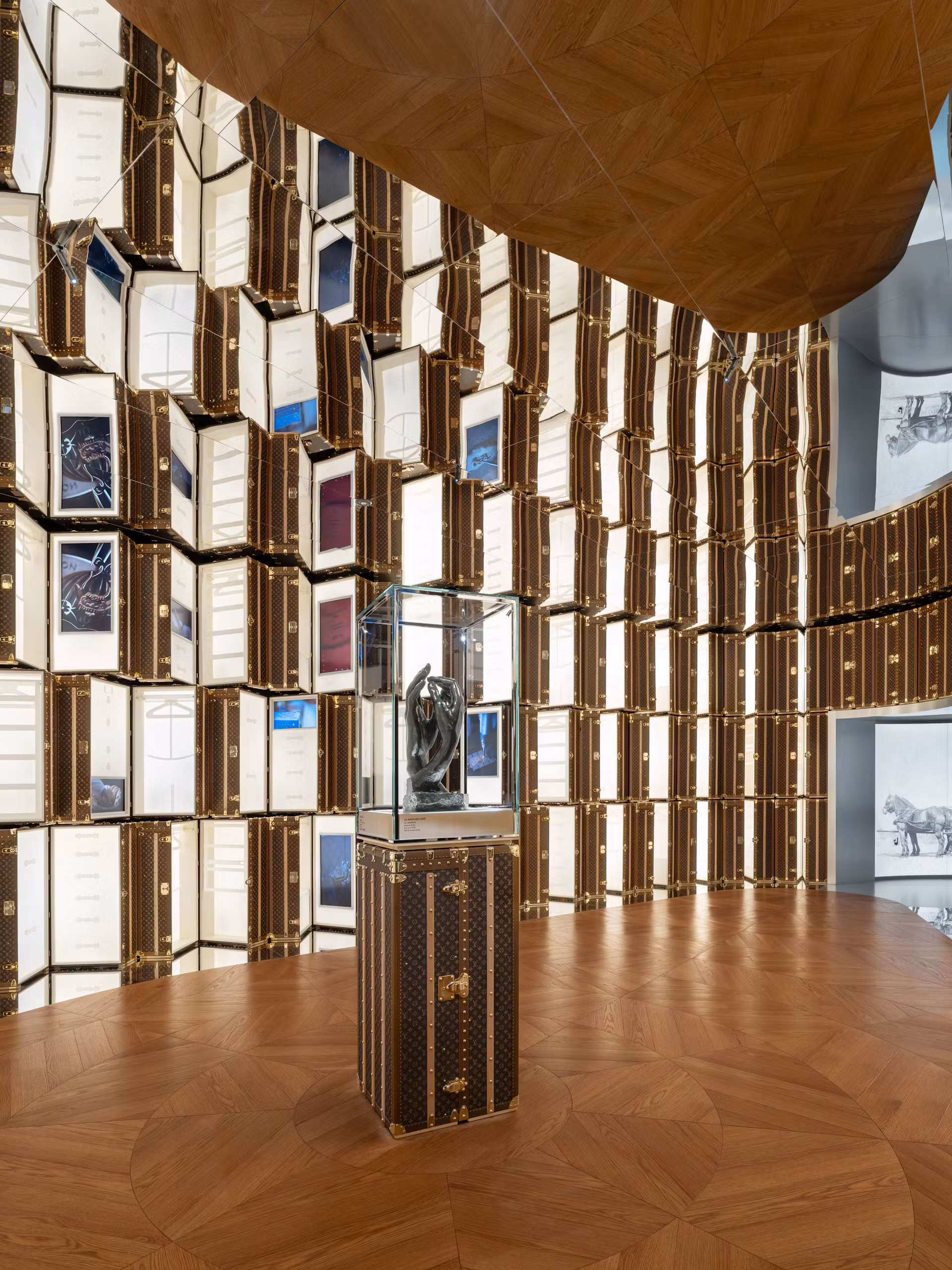 lvmh louis vuitton exposition universelle