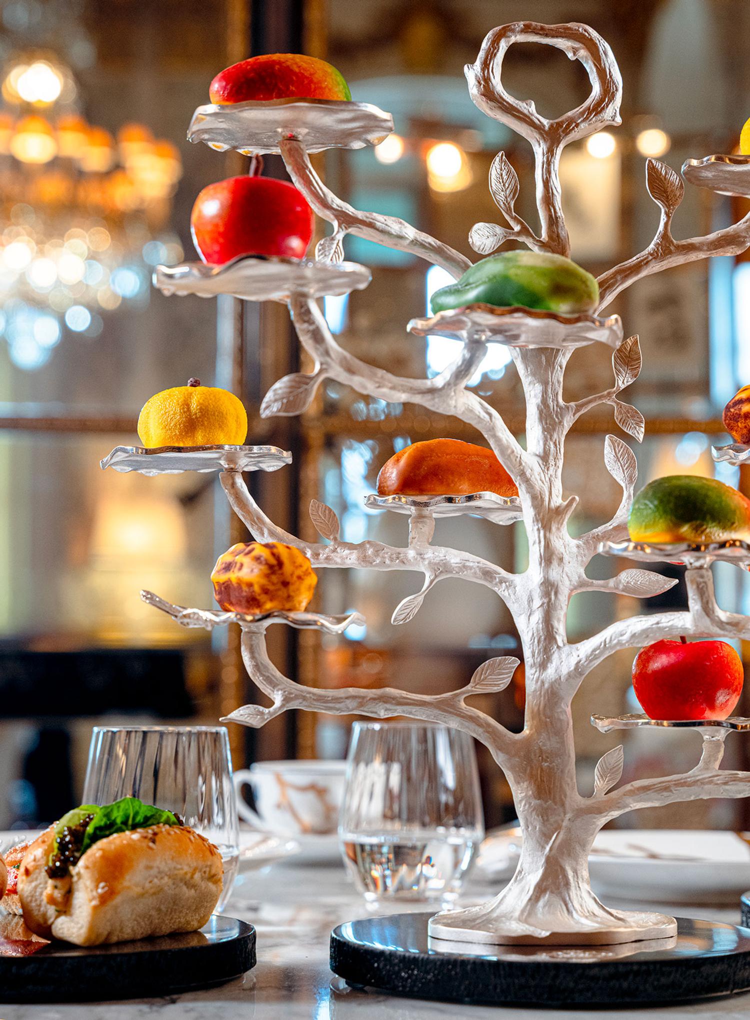 Au Meurice, Cédric Grolet installe ses fruits trompe-l'oeil au Tea