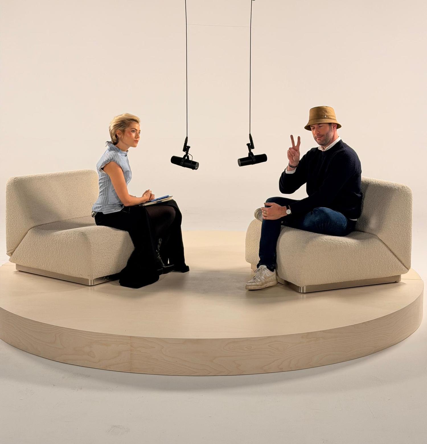 anais duquesne et marc-antoine barrois sur le plateau de l'enregistrement du podcat l'essence du beau sorti en juillet 2026