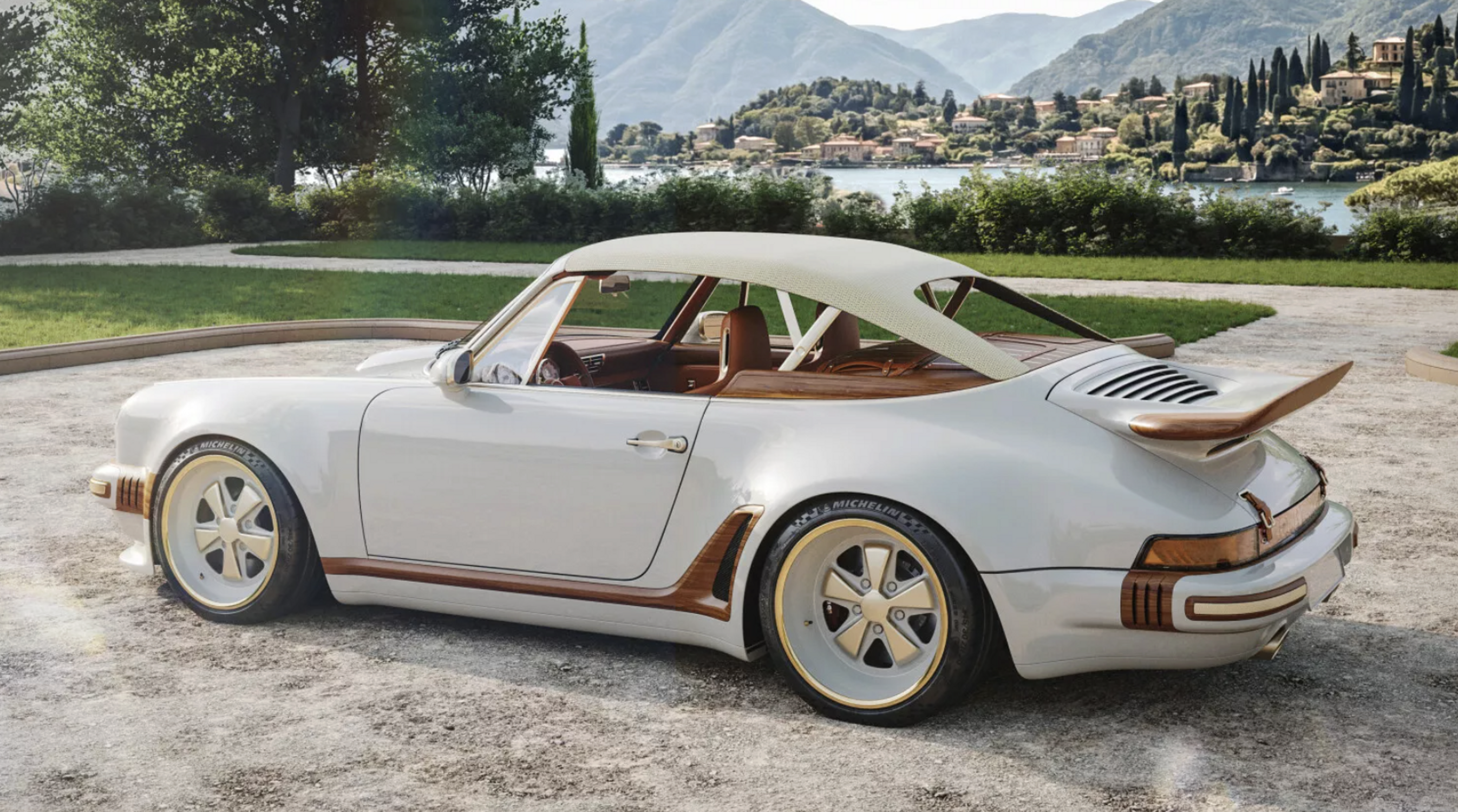 porsche design par singer, louis vuitton et nicolas ghesquiere