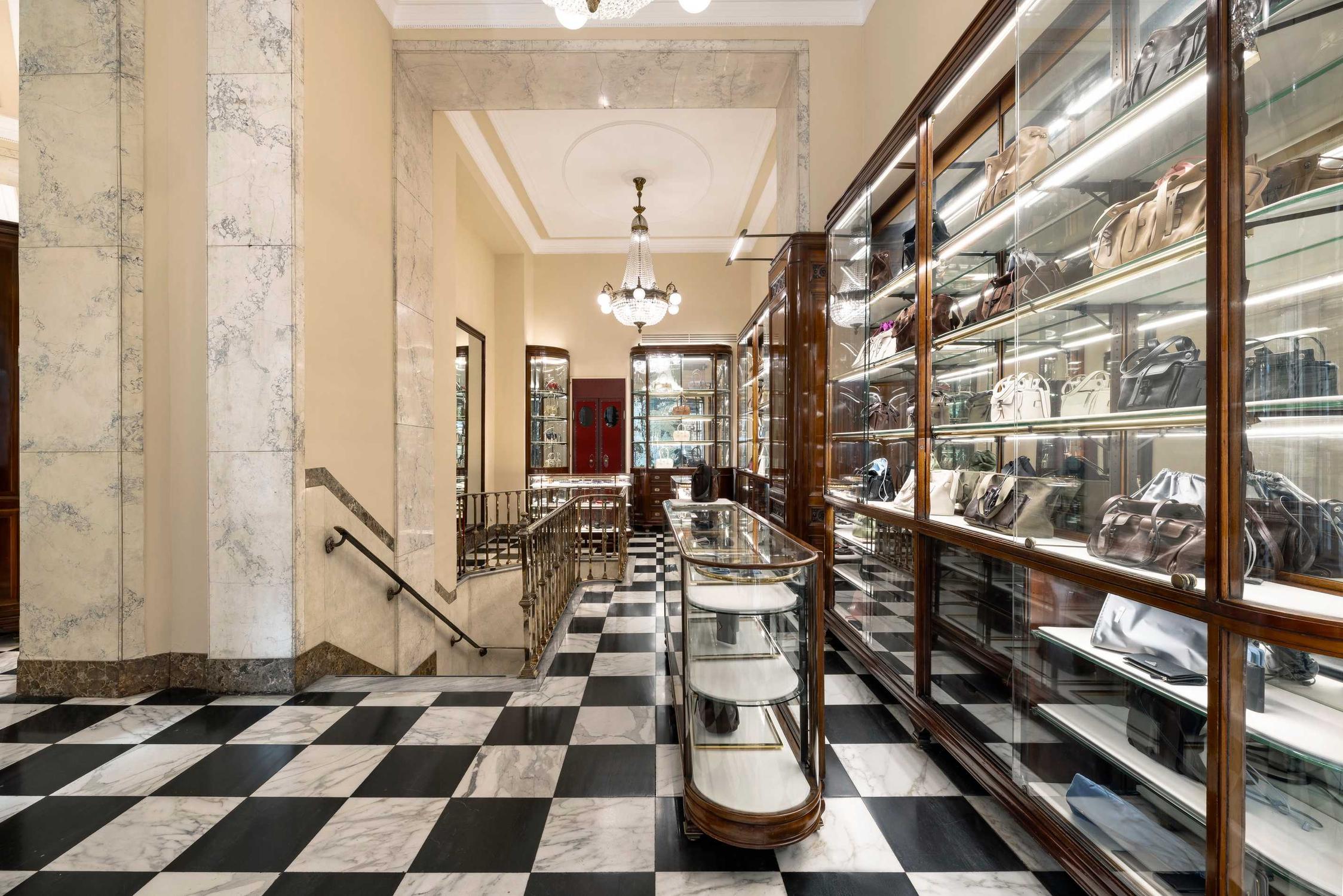 prada boutique milan