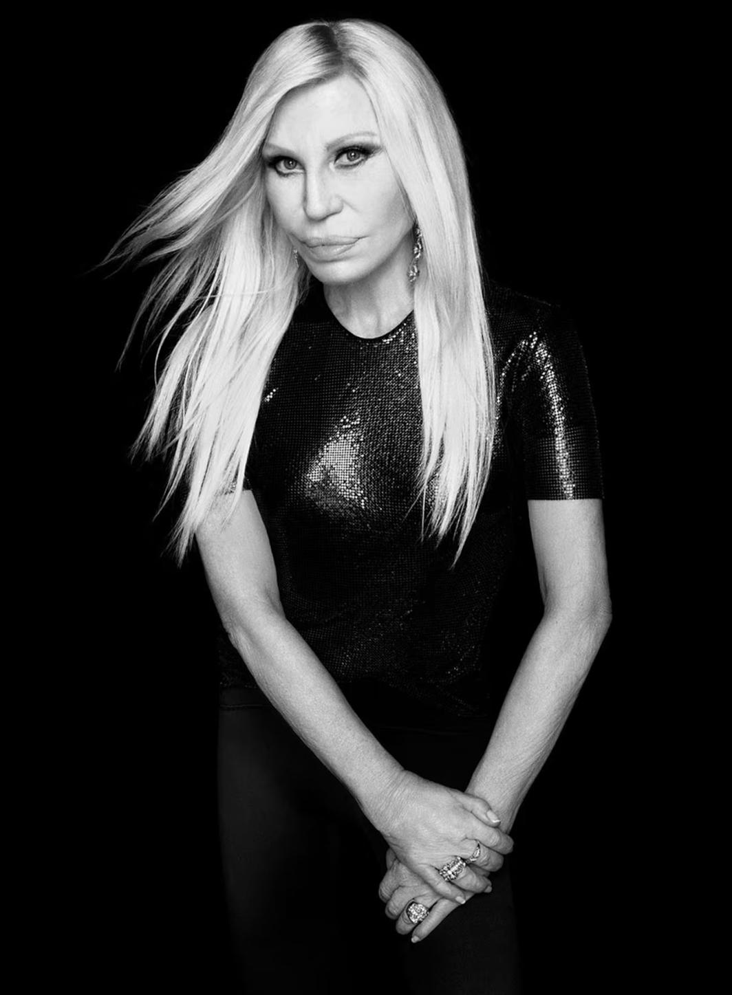 Donatella Versace va lancer sa propre marque de mode et de beauté