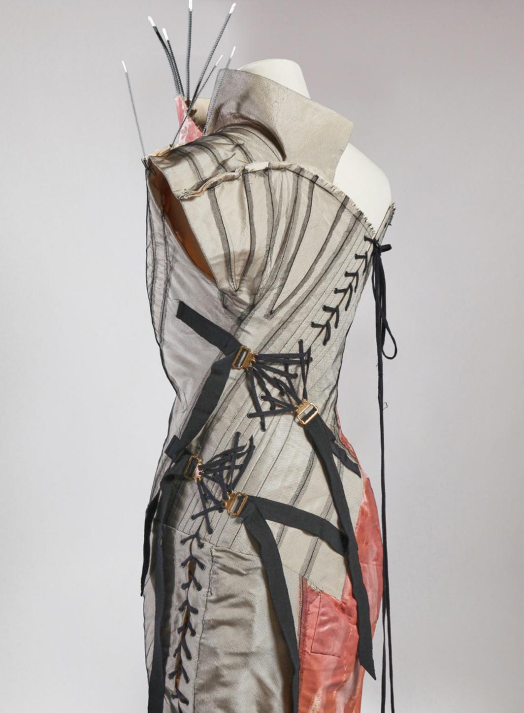 Une exposition gratuite de Haute Couture Dior s'installe au Bristol