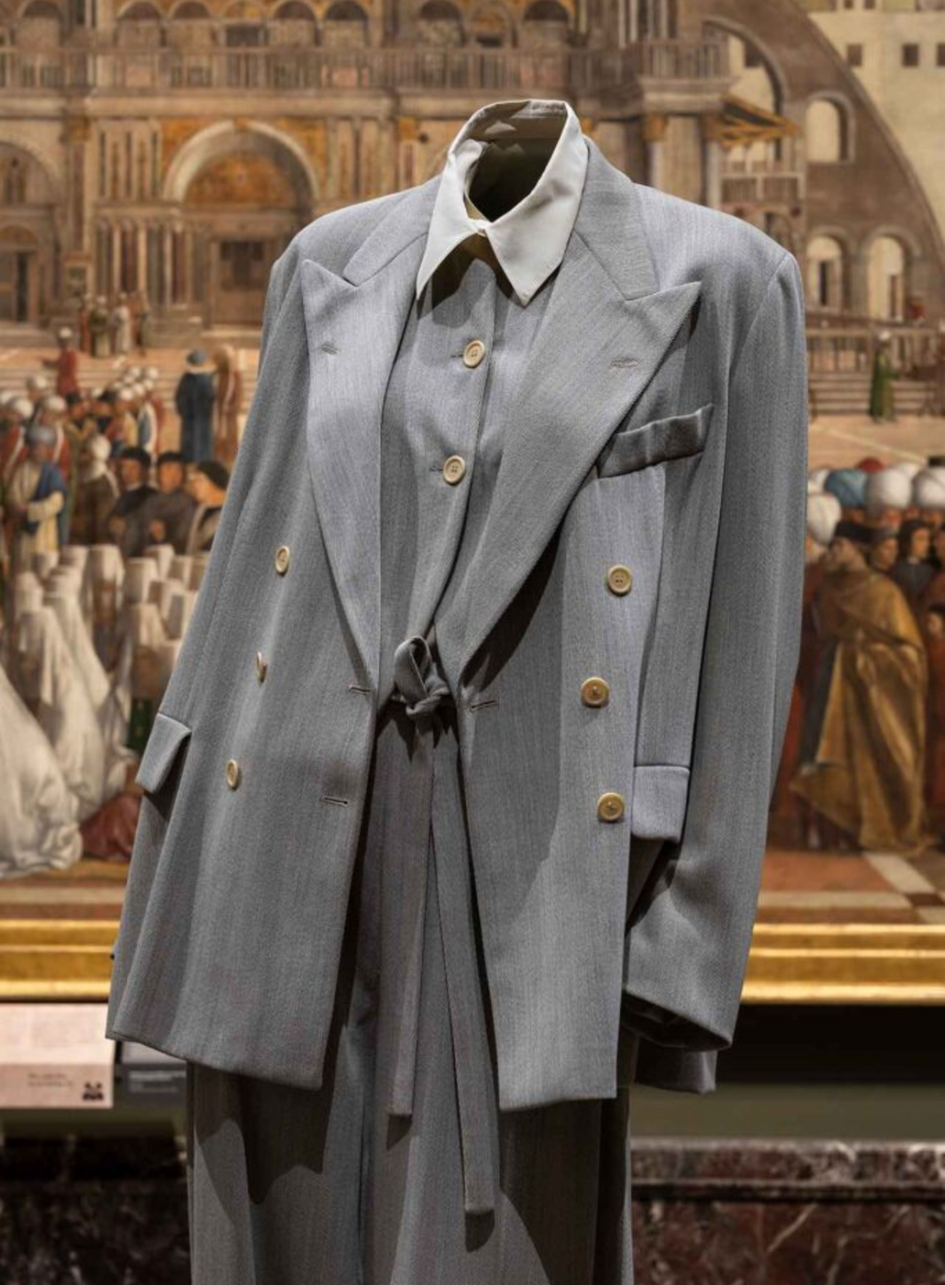 Giorgio Armani s'expose à Milan en pleine Fashion Week