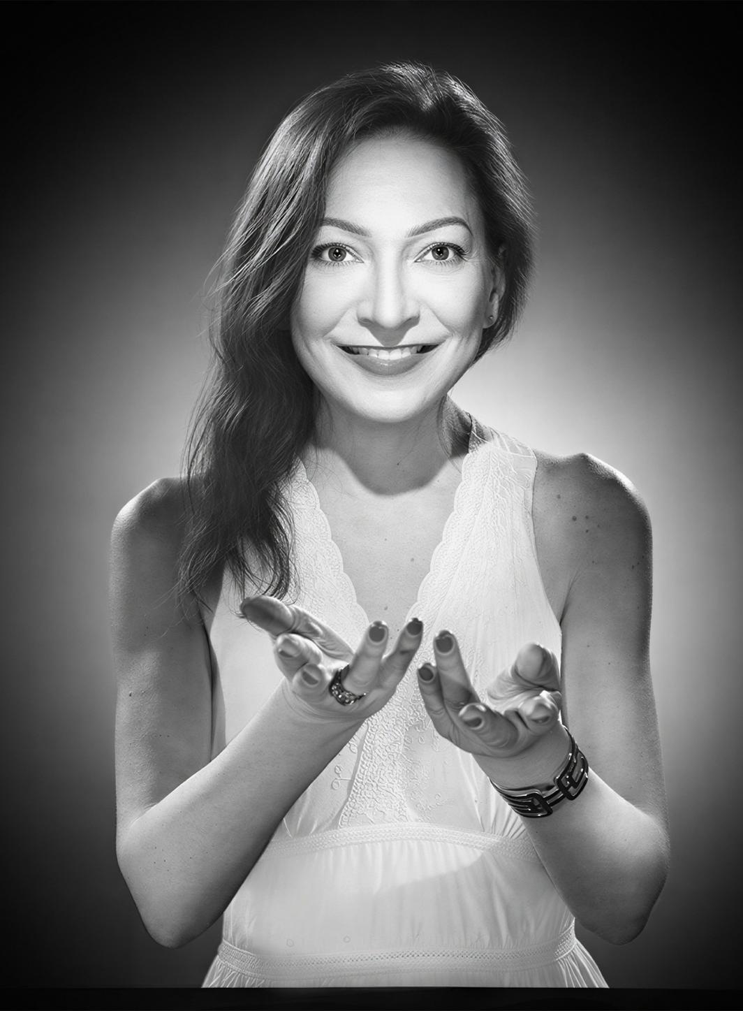Isabelle Barnel, émue sur le plateau photos d’Harcourt Paris