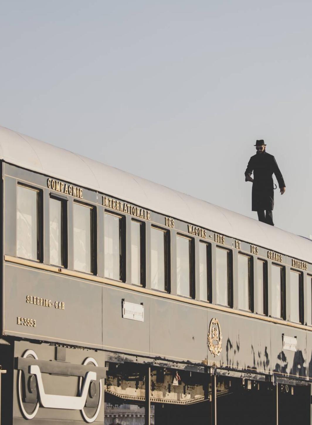L’artiste JR customise un wagon du mythique Venice Simplon-Orient-Express.