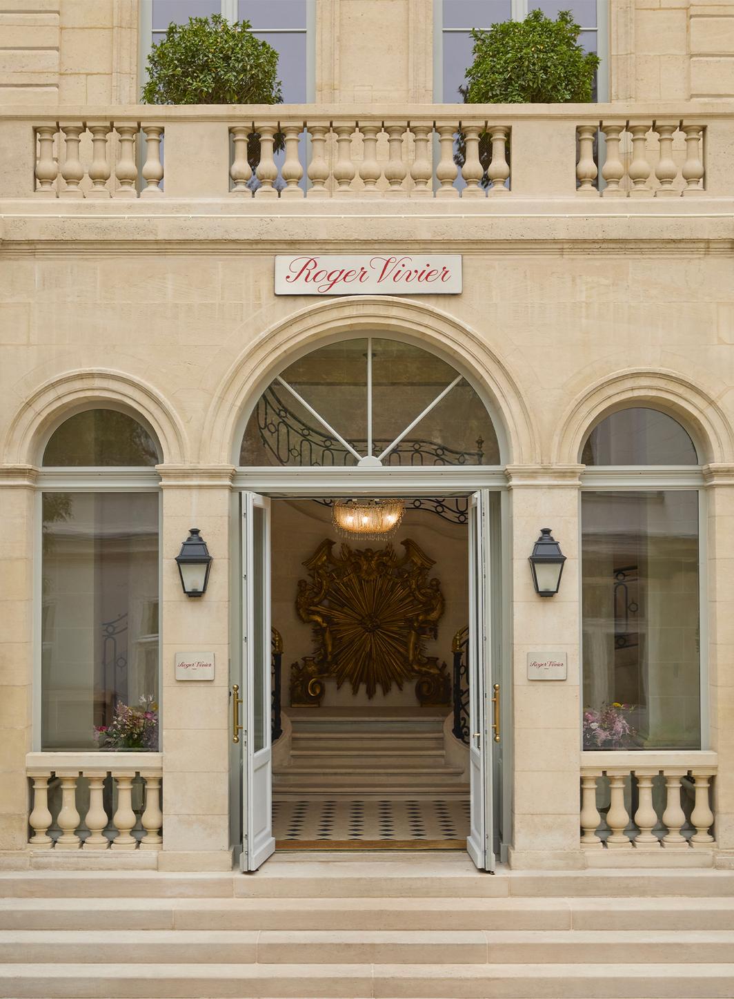 Roger Vivier ouvre les portes de ses archives pour renforcer son récit patrimonial