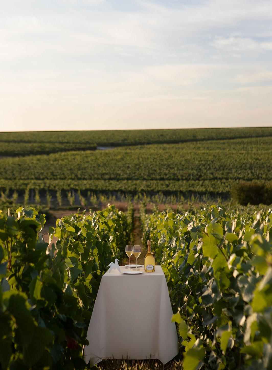 Champagne : Ruinart relance son tour de table chez Cheval Blanc Paris