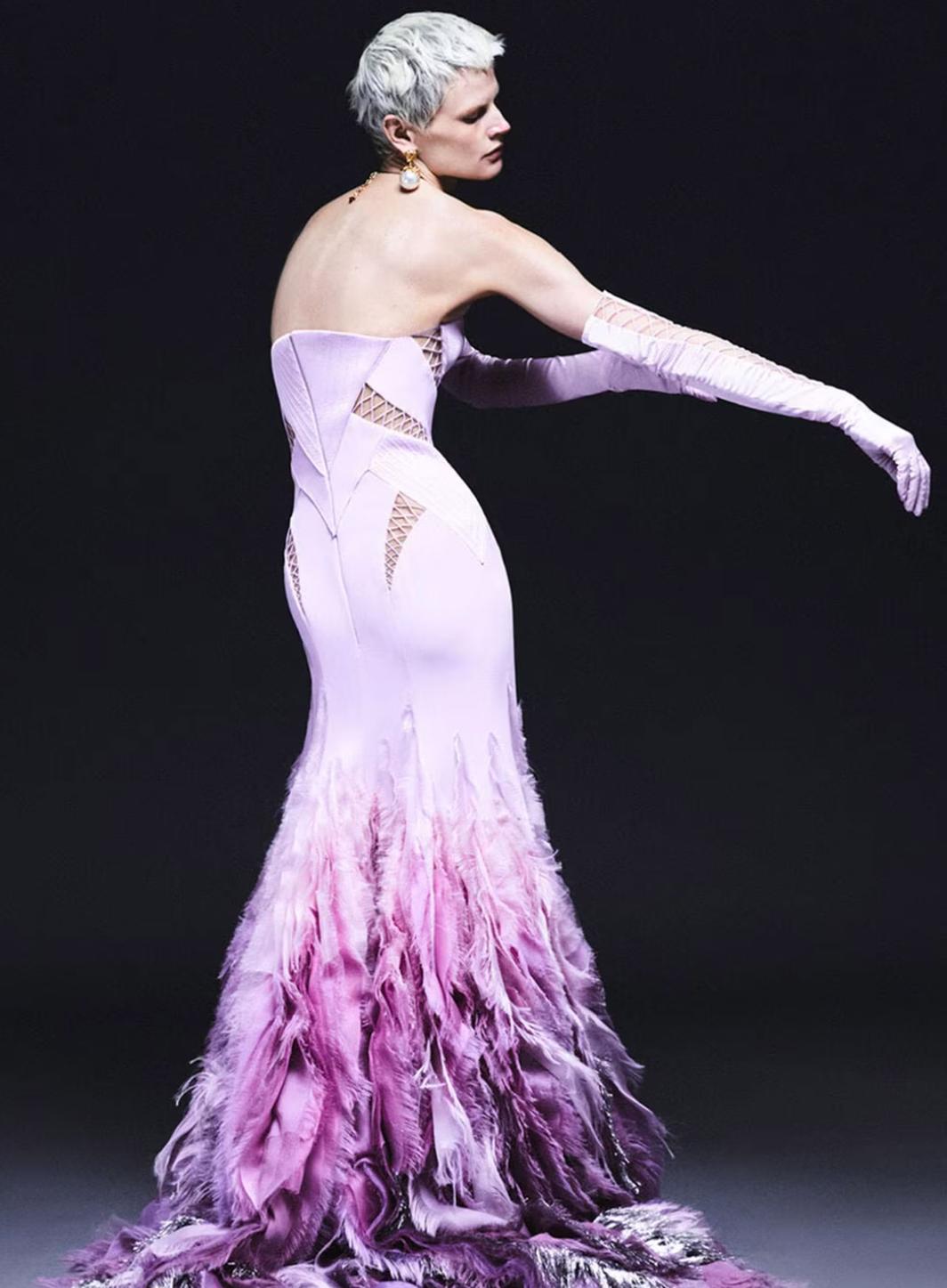Après dix ans d'absence, Versace revient à la Haute Couture parisienne en janvier 2027