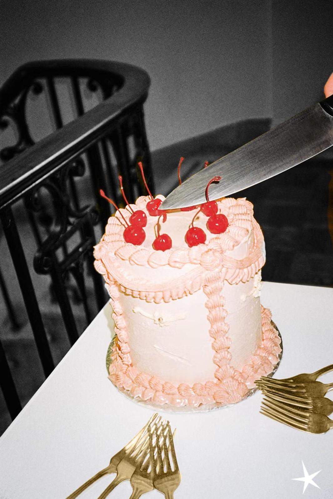 Repenser l'anniversaire de marque : un levier symbolique et stratégique de cohérence globale