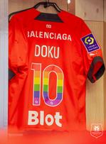 Balenciaga s’appose sur le maillot du stade Rennais.