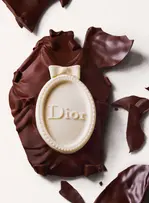 Pâques : Yannick Alléno signe sa première création en chocolat pour Dior