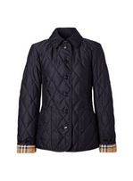 Burberry booste sa chaîne de production.