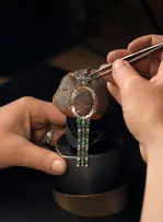 Cartier s’engage pour la transmission des métiers d’art horlogers