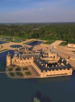 Valentino va organiser son prochain défilé au Château de Chantilly.