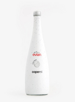 Coperni collabore avec Evian.