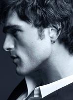 Chanel choisit Jacob Elordi comme nouveau visage de son parfum Bleu