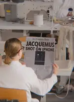 Jacquemus prolonge son partenariat avec Apple