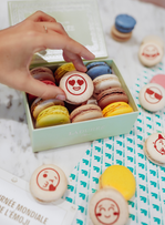 Ladurée et Deliveroo célèbrent la Journée Mondiale de l’Emoji.