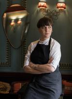 Ladurée développe une expérience gastronomique avec la chef Louise Bourrat.