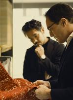 LVMH Métiers d'Art s'allie à Hosoo pour soutenir la filière de la soie japonaise.