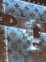 Malle Louis Vuitton sur les Champs-Elysées : un recours devant le tribunal administratif de Paris