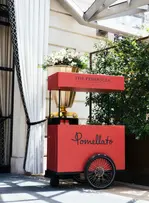 Au Peninsula Paris, Pomellato décline sa ligne Nudo en glaces de luxe