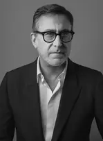 Kering recrute le nouveau directeur général de Bottega Veneta chez LVMH Beauty