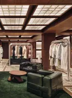 La boutique de luxe n'a pas dit son dernier mot face aux canaux online