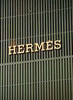 Sandales Oran : Hermès monte au créneau face à la contrefaçon