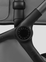 Avec Bugaboo, Stella McCartney fait ses premiers pas dans l’équipement pour bébé