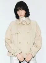 Pourquoi la veste Chanel qui révèle son logo sous la pluie crée le buzz