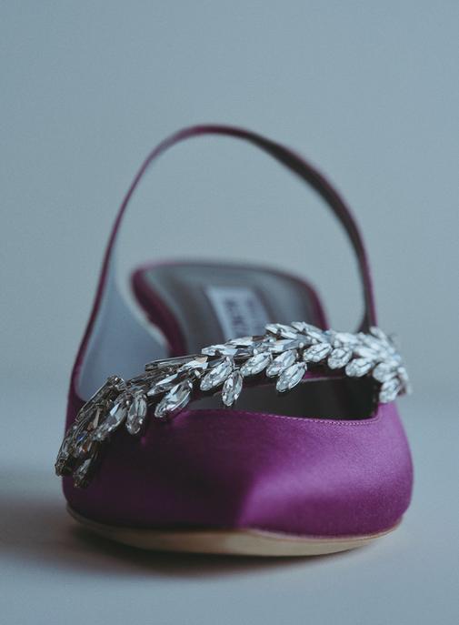 Balenciaga conforte son ADN couture avec Manolo Blahnik